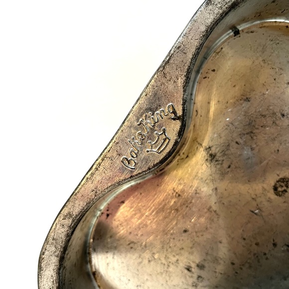 Set of 3 - Vintage Bake King Heart Shaped Baking Pans - Picture 3 of 9